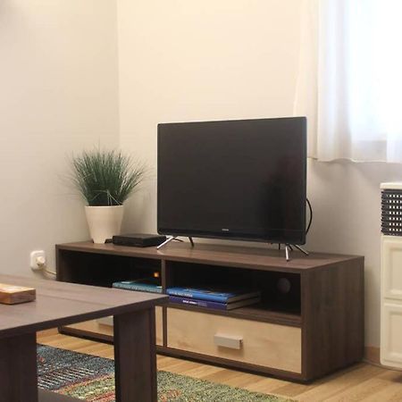 Green Garden Apartment Ingyenes Zart Parkoloval Seghedin Exterior foto