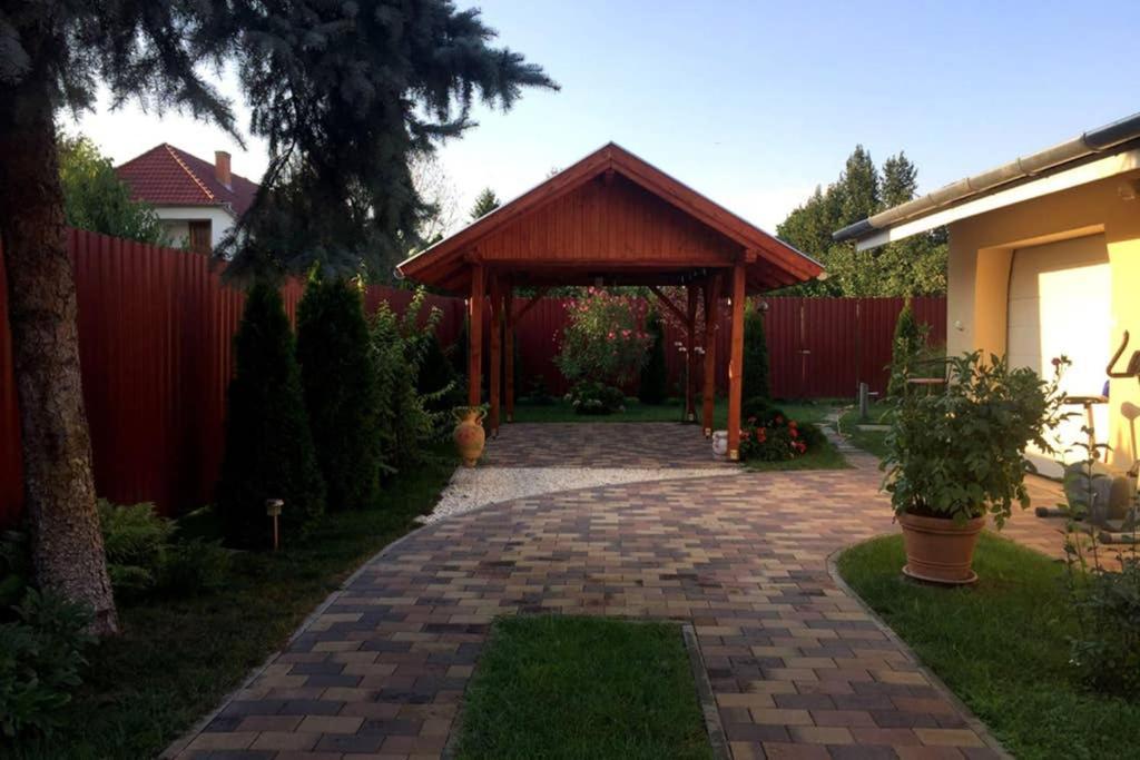 Green Garden Apartment Ingyenes Zart Parkoloval Seghedin Exterior foto