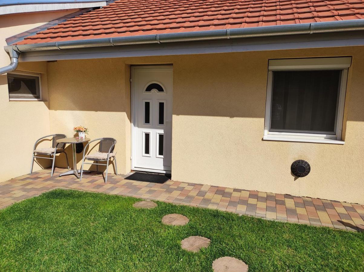 Green Garden Apartment Ingyenes Zart Parkoloval Seghedin Exterior foto